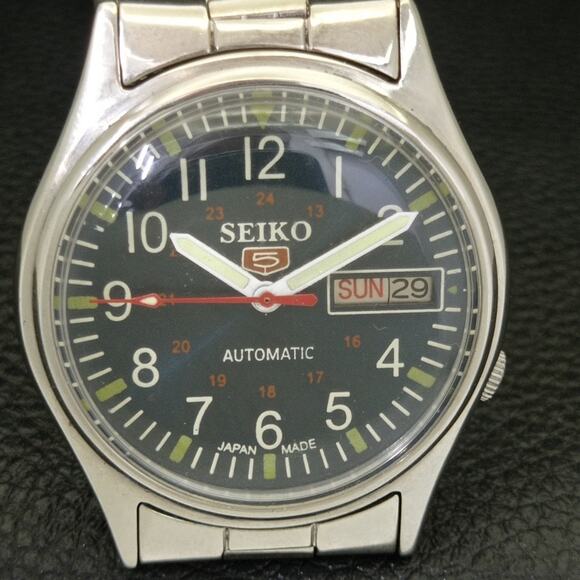 Vintage 1992 Seiko Automatic Mens Silver Watch W/daydate & Green accents - Picture 4 of 10